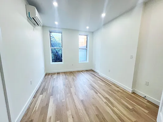 Rented by Manhattan Realty Group | media 12