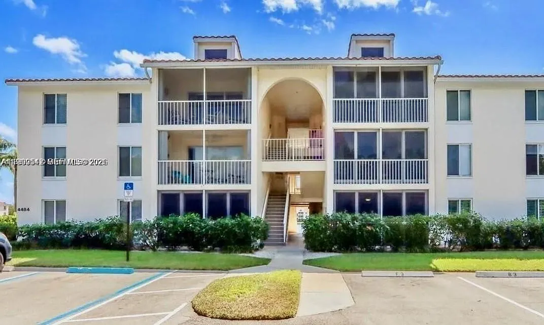 Jensen Beach Club Condo — Photo 4