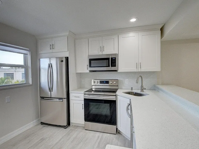 398 W Camino Real #6 — Photo 2