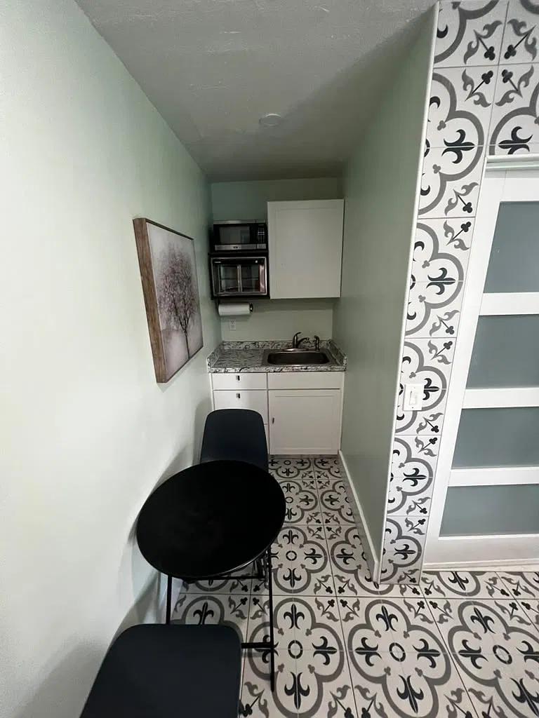 Studio, 525 sqft, $1,295 — Photo 3