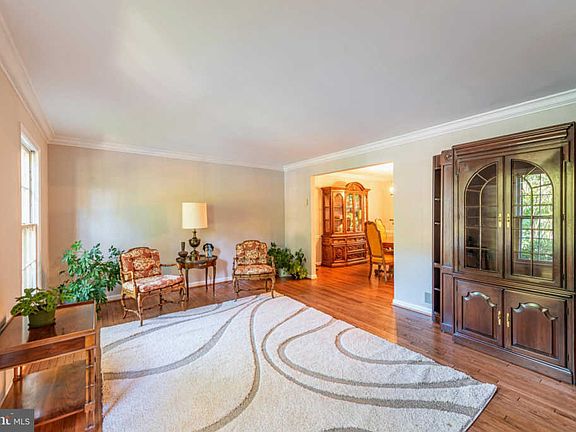 4th image of 1900 Mason Hill Dr