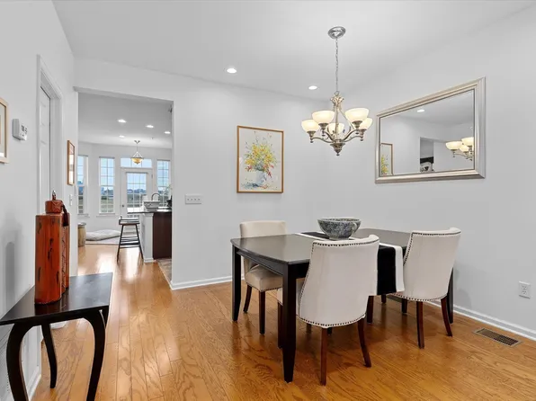 27 Creekside Court image 8 of 37