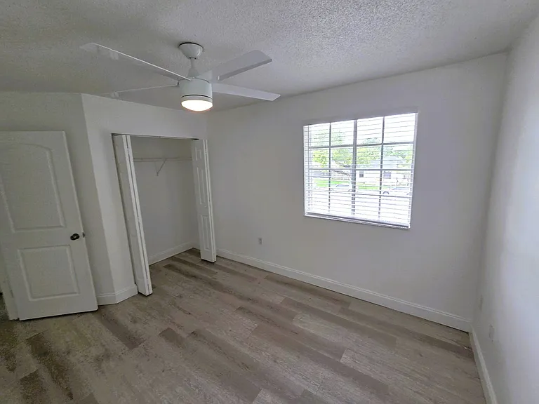 18616 SW 100th Ave — Photo 13