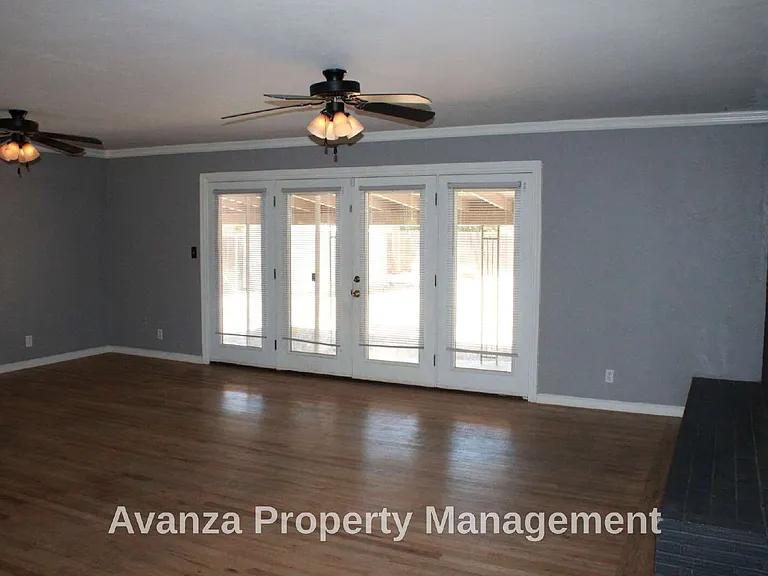 5677 N Millbrook Ave — Photo 4