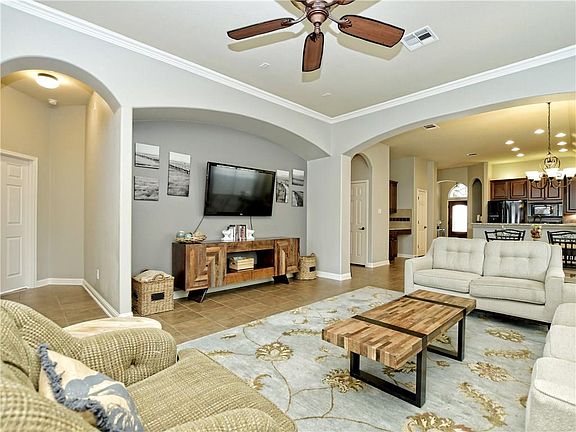 5th image of 323 Atlanta Park Dr
