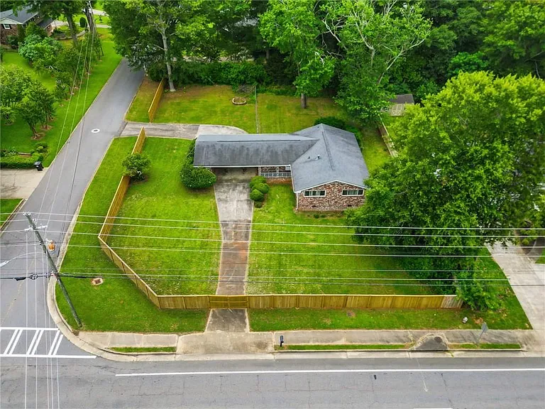 1808 Sandy Plains Rd — Photo 32