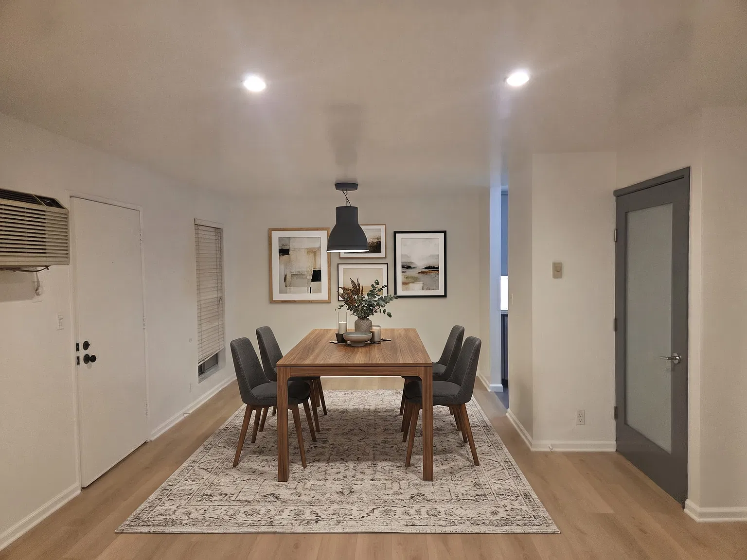 837 N West Knoll Dr — Photo 2