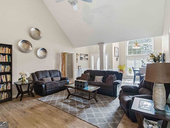 5th image of 820 Clifton Rdg