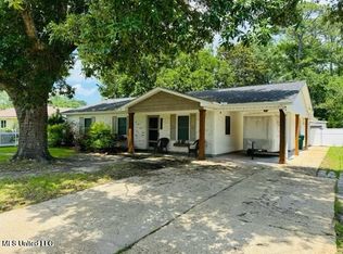 512 Halstead Rd, Ocean Springs, MS 39564