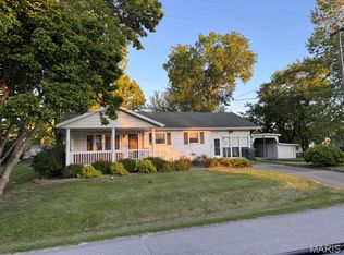 2800 S Carolina St, Louisiana, MO 63353