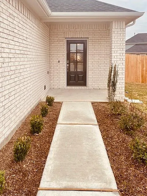 3 bed, 2.0 bath, 1349 sqft, $2,100 — Photo 3