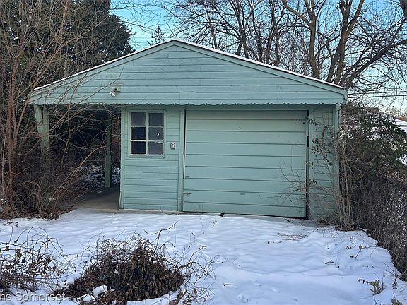 4th image of 8468 Vaughan St