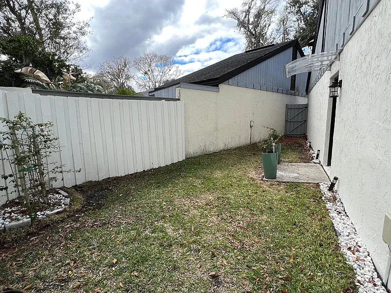 129 Bermuda Ct — Photo 26