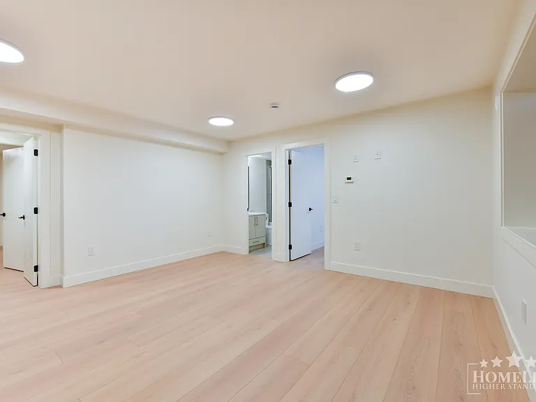 11004 78th Ave #BASEMENT — Photo 3