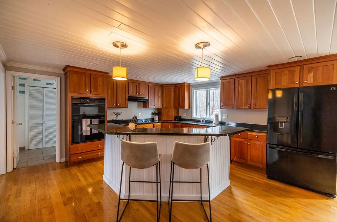 4 bed, 2115 sqft, $3,250 — Photo 4