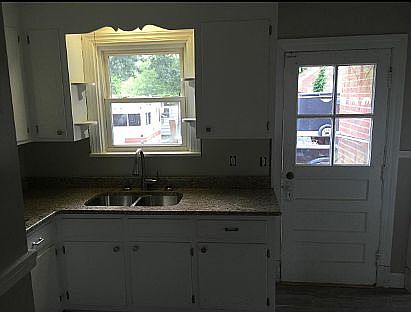 3rd image of 3313 Chapel Dr