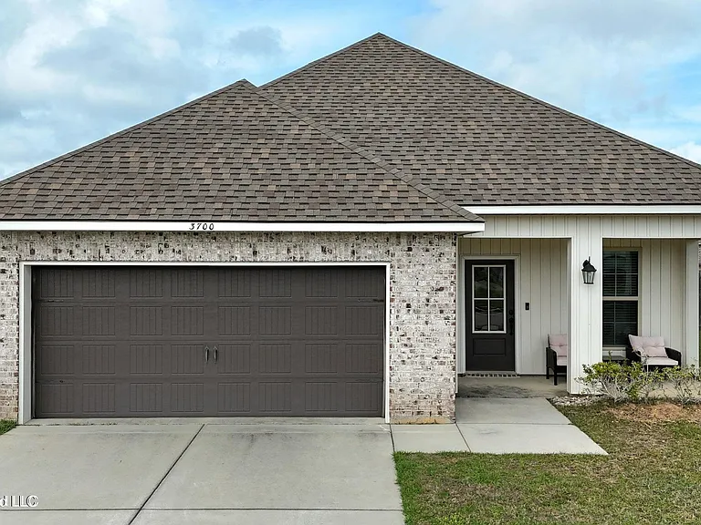 3700 Victor Ln — Photo 1