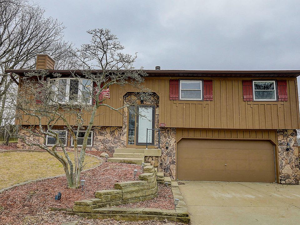 1st image of 812 Manor Dr