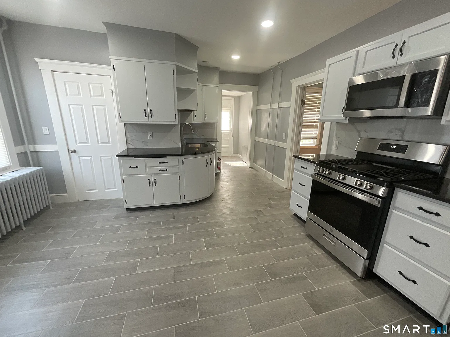 2 bed, 1.0 bath, 832 sqft, $1,800 — Photo 3