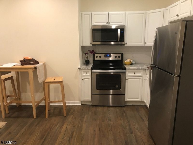 1st image of 574 Bloomfield Ave #4