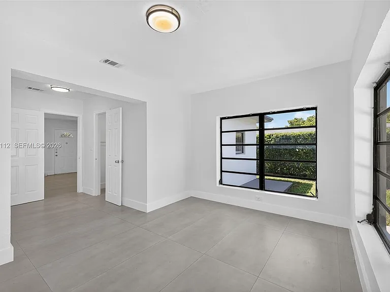 17150 NE 18th Ave — Photo 13