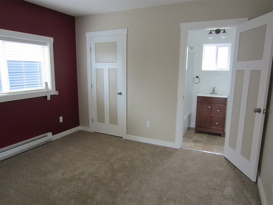 2nd image of 3206 Lombard Ave APT B