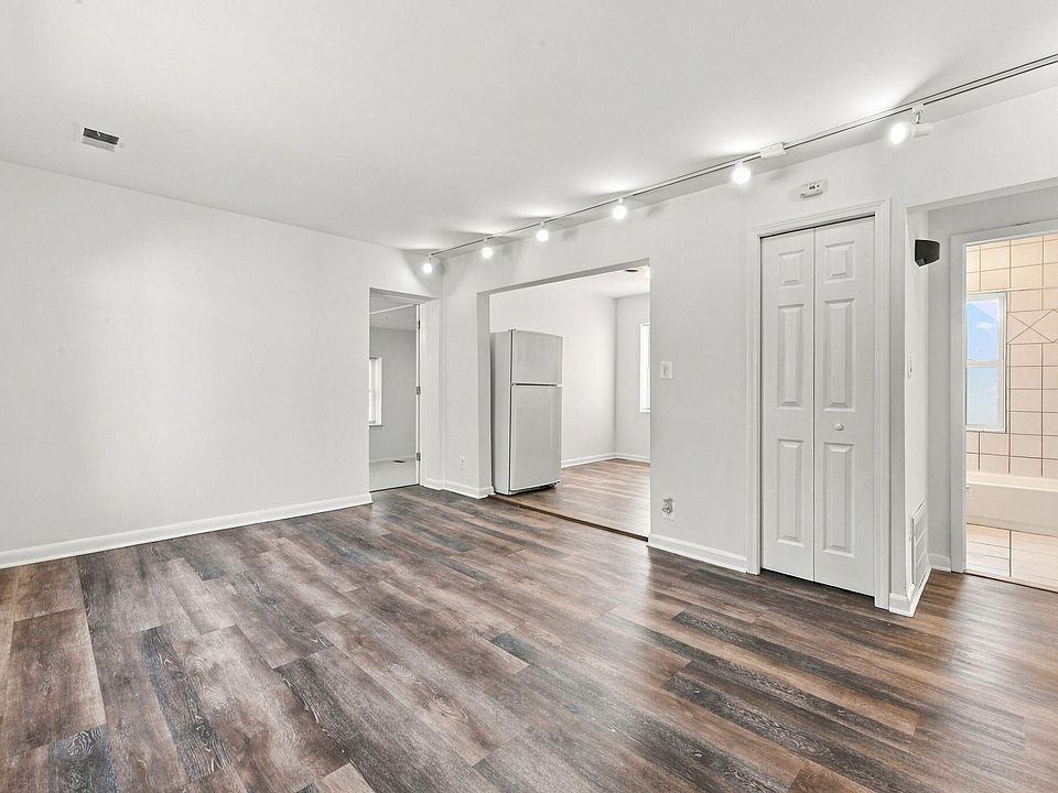 118 Dekalb St, photo 3