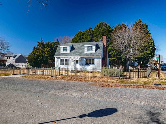 2nd image of 100 Oakdale Ave