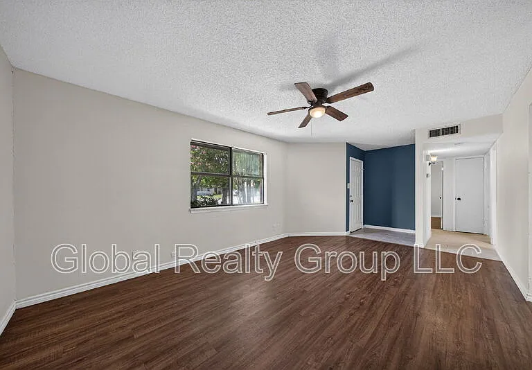 306 Meadow Dr — Photo 9