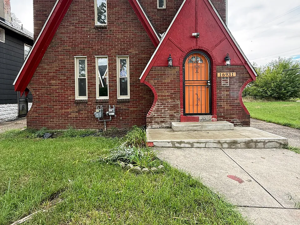 16931 Prairie St