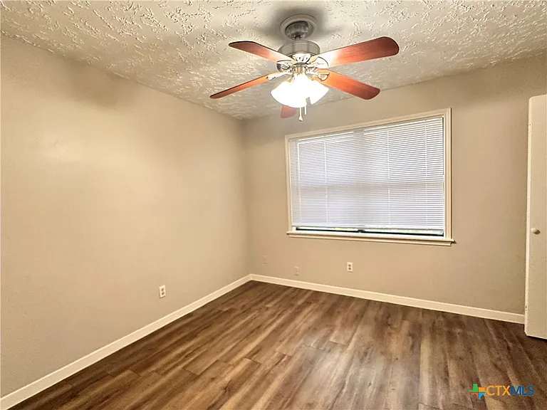 906 N Lbj Dr #4 — Photo 6