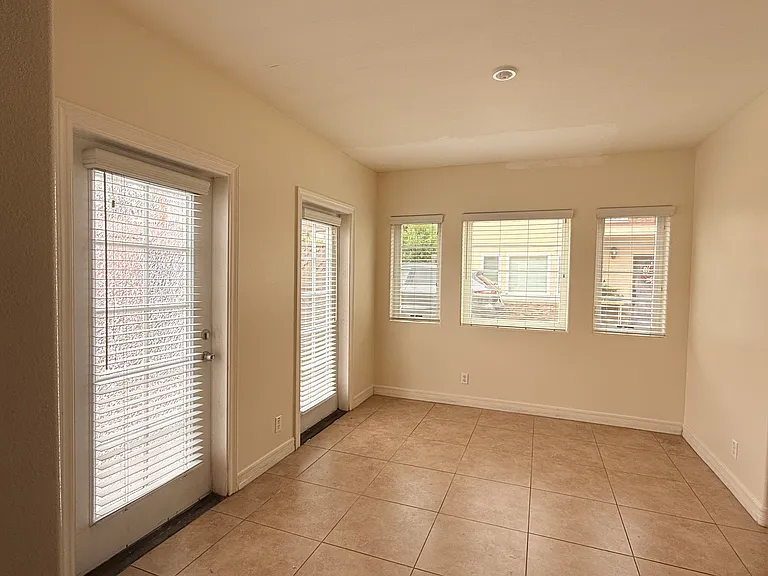 1334 S Grand Ave — Photo 13