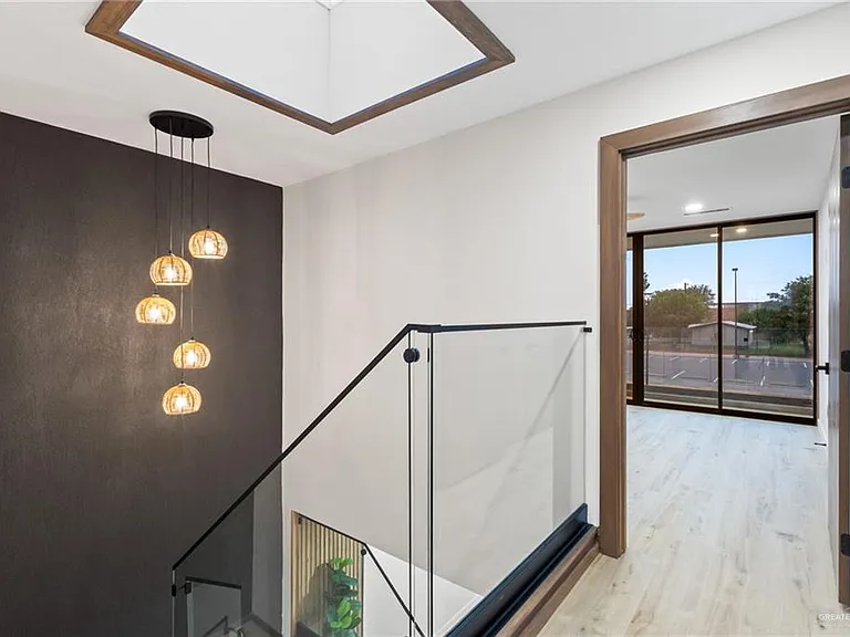 1408 S 7th Ave — Photo 12