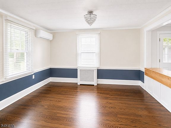 5th image of 11 Van Dyke Pl
