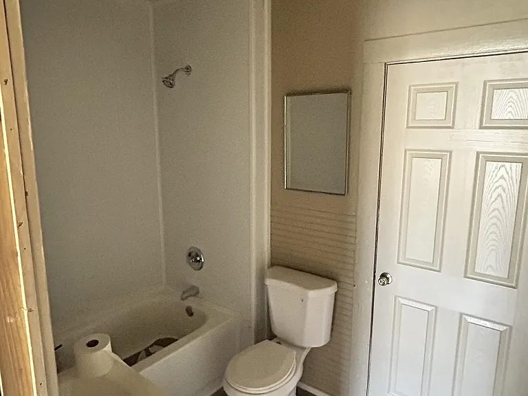 2742 Hollywood St — Photo 5