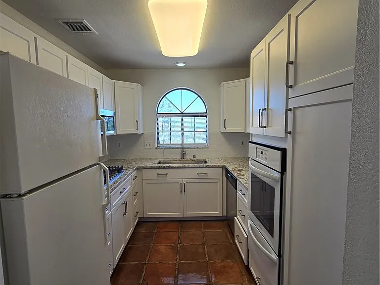 1421 Santa Margarita St #G — Photo 10