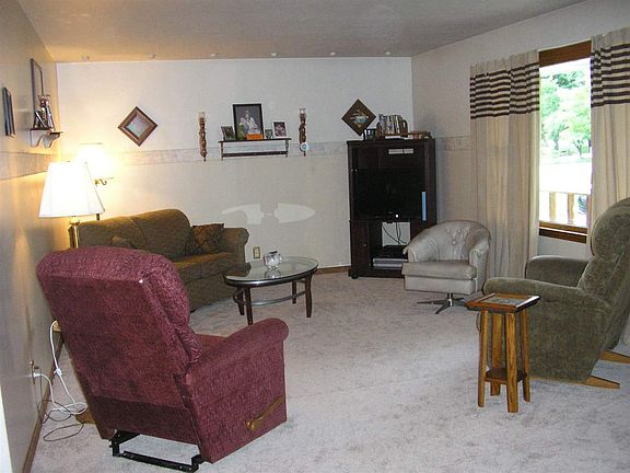 3rd image of 27862 Woodard Ln
