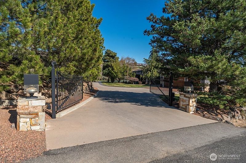 4th image of 4333 Anna Lane