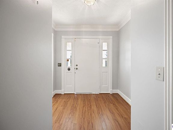 3rd image of 102 Regency Ct APT B3