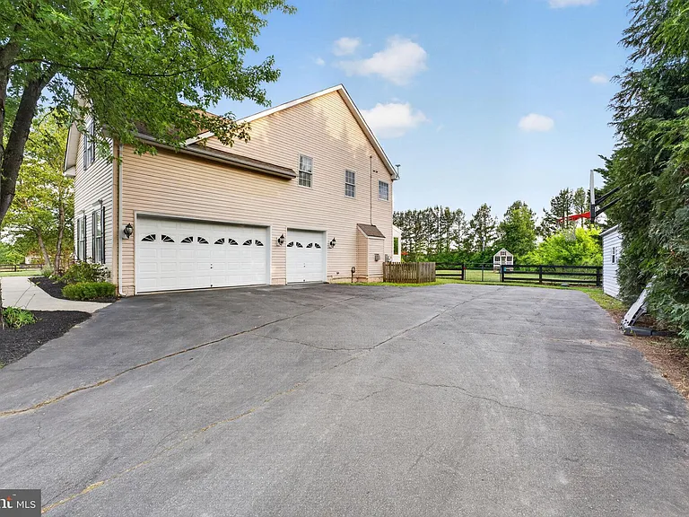 18616 Foggy Bottom Rd — Photo 15