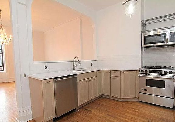 4th image of 29 W 89th St APT 8