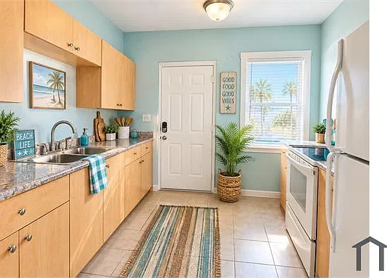 149 S Hollywood Ave — Photo 2