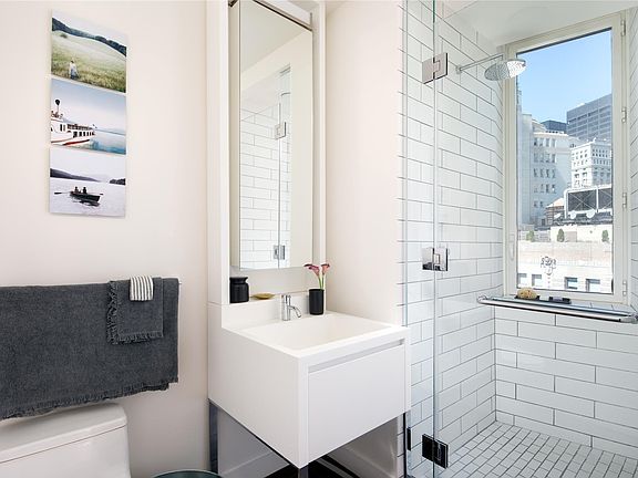5th image of 15 William St APT 38I