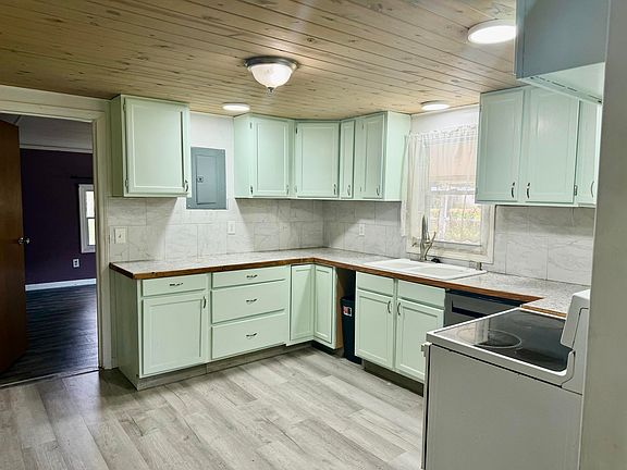 5th image of 3021 Oaks Rd
