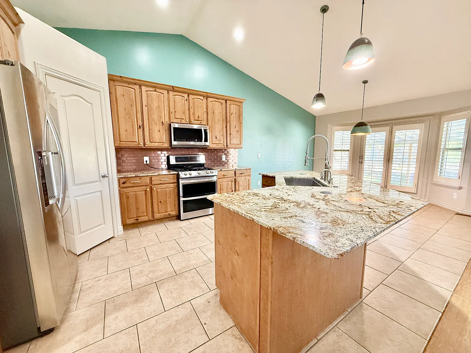 5 bed, 2746 sqft, $3,300 — Photo 4