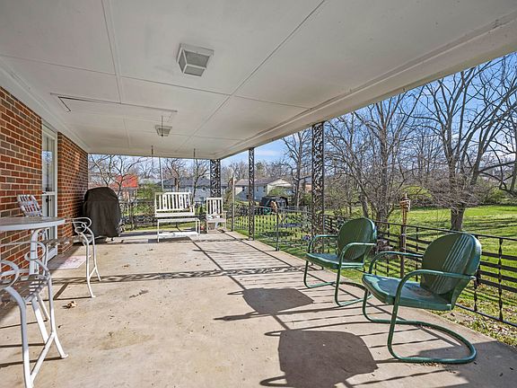 3rd image of 313 Hickory Hill Dr