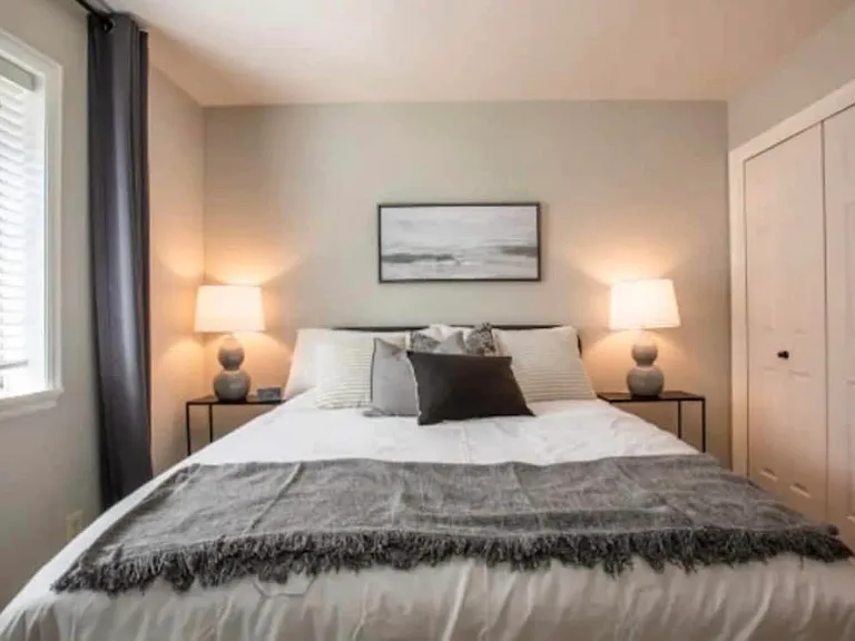 567 N 200 E #8 — Photo 2