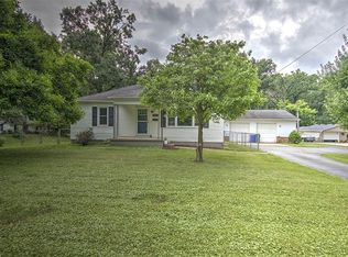 3437 E Orchard Dr, Decatur, IL 62521