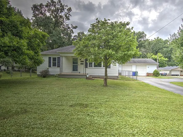 3437 E Orchard Dr, Decatur, IL 62521