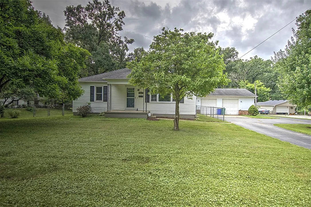 3437 E Orchard Dr photo 1